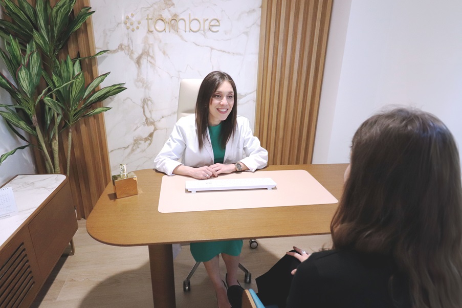 la dra Estefanía Moreno, experta en fertilidad de Tambre y doctora especialista en congelación de óvulos, vitrificación de óvulos en Tambre para futbolistas y árbitras de la RFEF