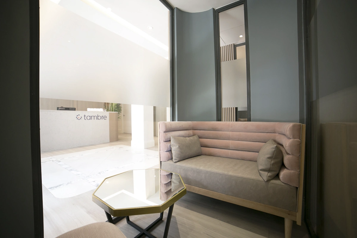 clinica-tambre-madrid-sala-espera.webp