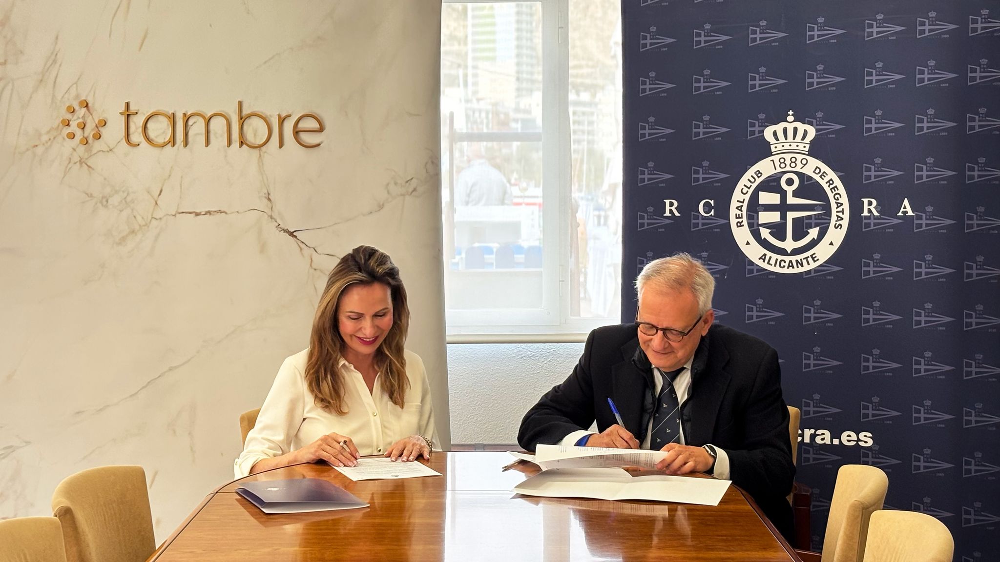 Fundación Tambre y el Real Club de Regatas de Alicante firman un acuerdo para impulsar el equipo de vela de la clase 420