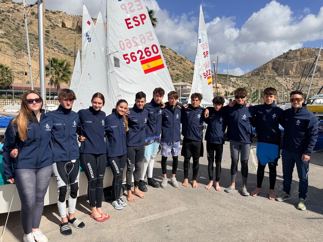 Equipo vela 420 patrocinado por Fundación Tambre