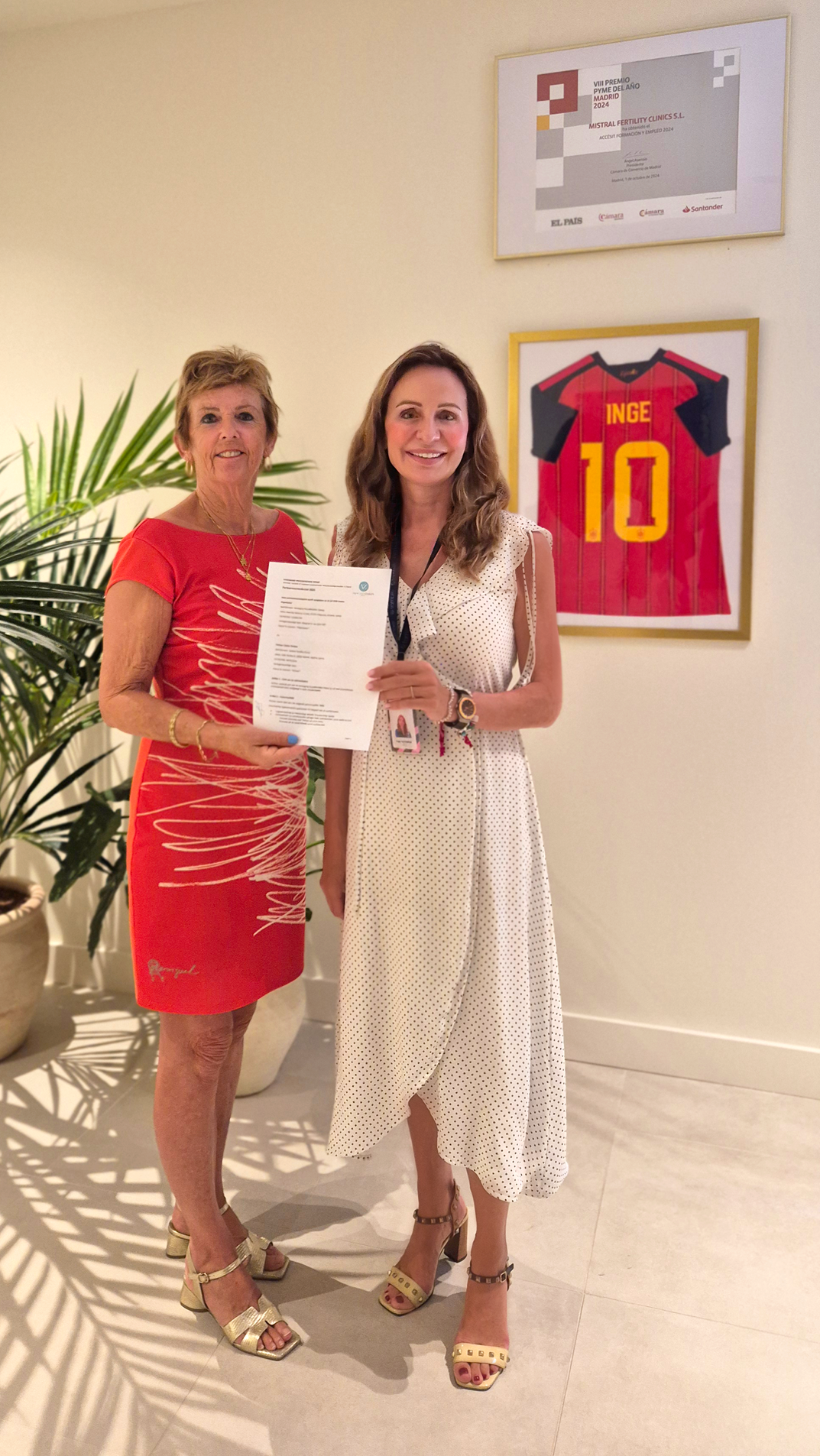 Tambre firma un acuerdo de colaboración con VrouwenZaken España para apoyar a las mujeres neerlandesas residentes en España
